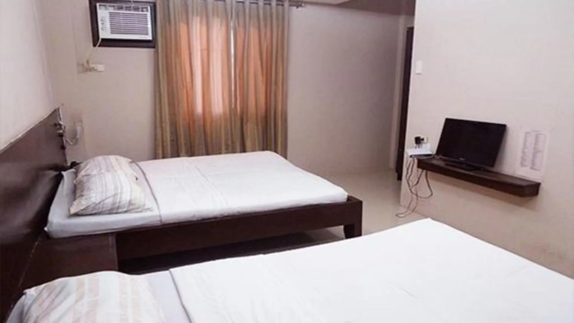 Hidden Pearl Hotel - Janus Luxury Suites Angeles 3*,  Filipinas